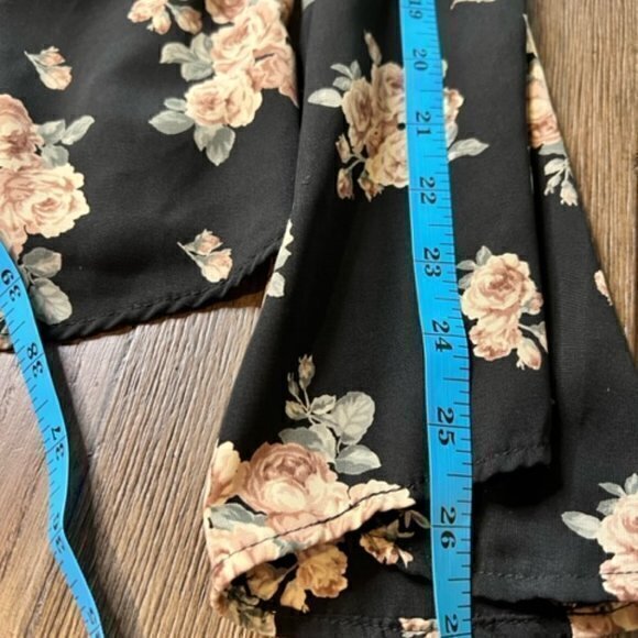 BUNDLE 3 FOR $18- Gypsy Rose Womens Large Black‎ Floral Top Back Cut Out - Picture 6 of 14